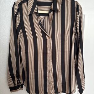 Tahari buttoned shirt blouse